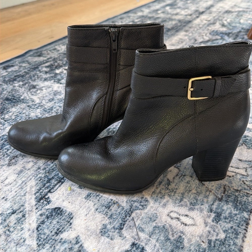 Cole Haan Grand OS Signature black pebbled leather women’s ankle boots size 8.5